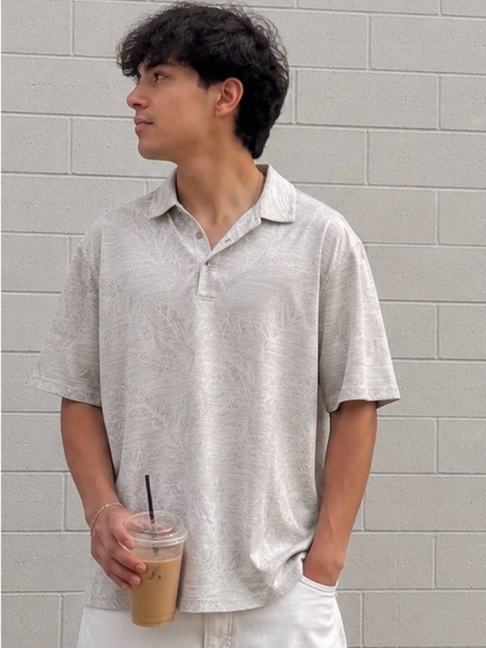 Men's Light Gray Short-Sleeve Polo with Subtle All-Over Pattern